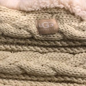 UGG infinity scarf never worn- no tags.